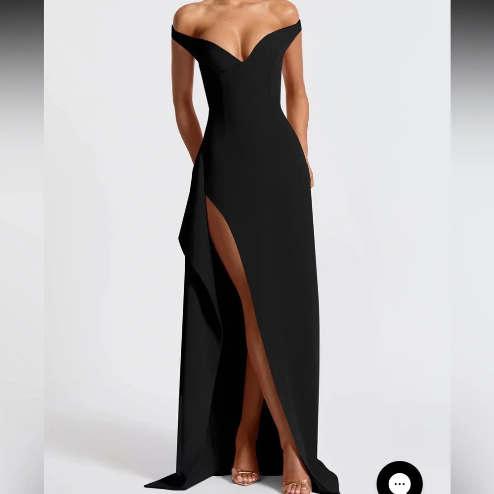 BABYBOO KHALESIA MAXI DRESS BLACK Medium New With Tags